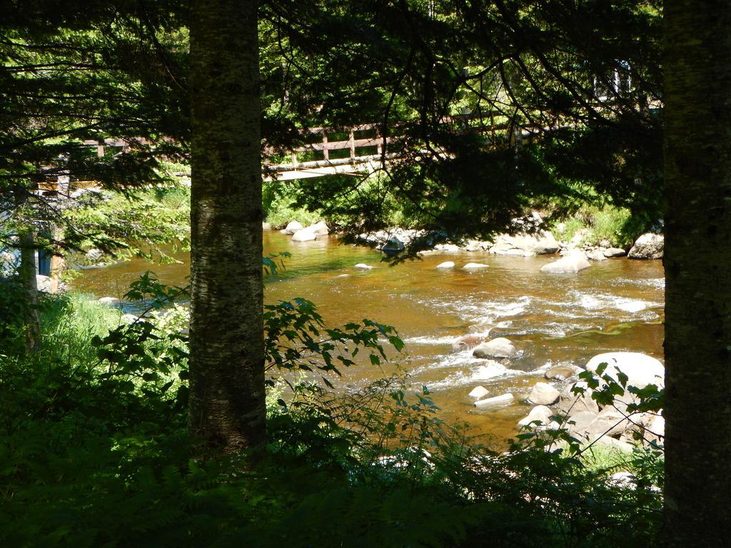 Aux Tipis De La Riviere Sauvage Villa Saint Romain Rom bilde