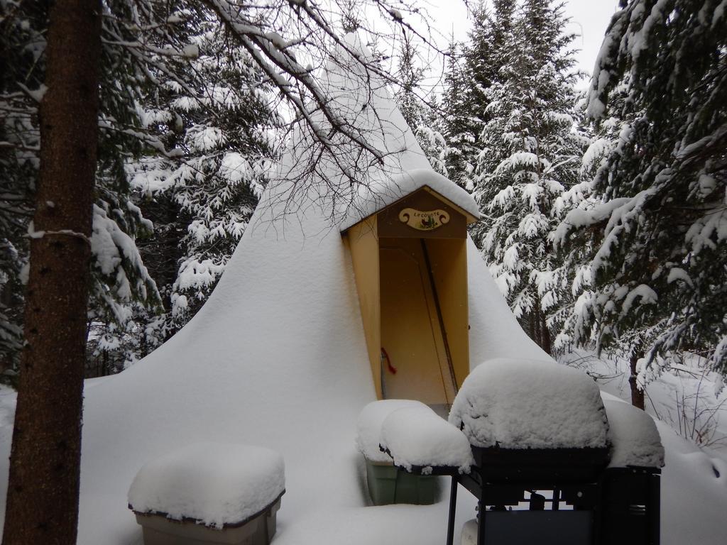 Aux Tipis De La Riviere Sauvage Villa Saint Romain Eksteriør bilde