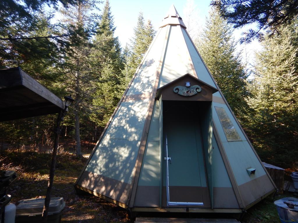 Aux Tipis De La Riviere Sauvage Villa Saint Romain Eksteriør bilde